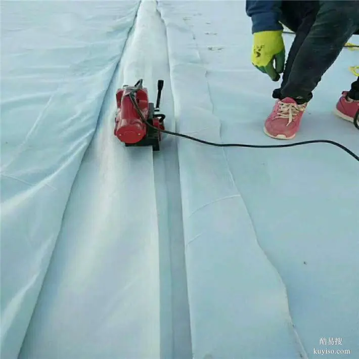 濟(jì)南復(fù)合土工膜廠(chǎng)家,景觀池800g兩布一膜一布一膜