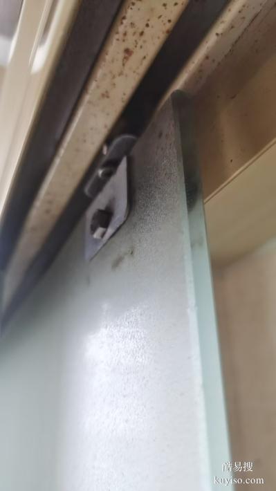 上海老式淋浴房移門滑輪更換